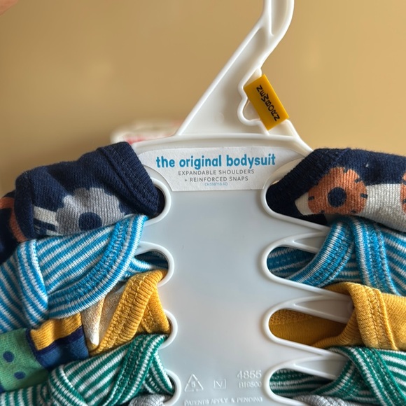 Carters Bodysuit Baby Onesies 5 Piece Set - Picture 3 of 4